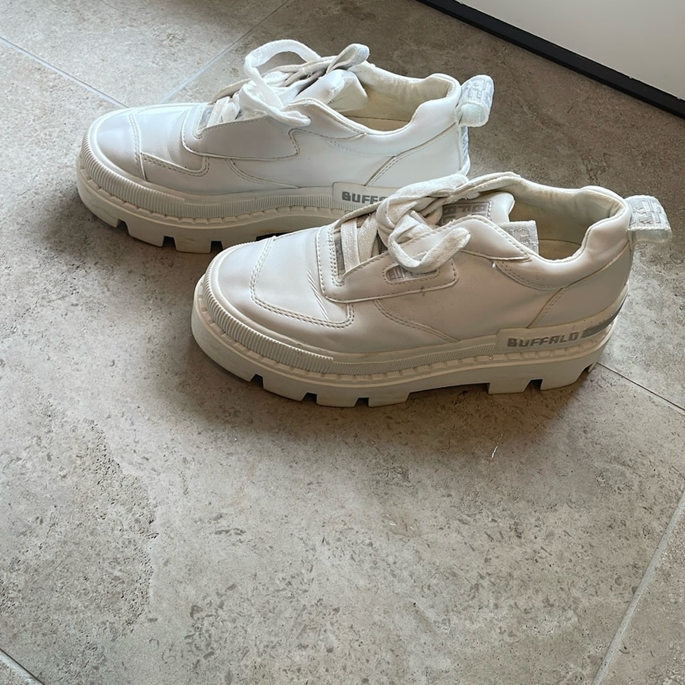 Buffalo Vegan Platform Sneaker